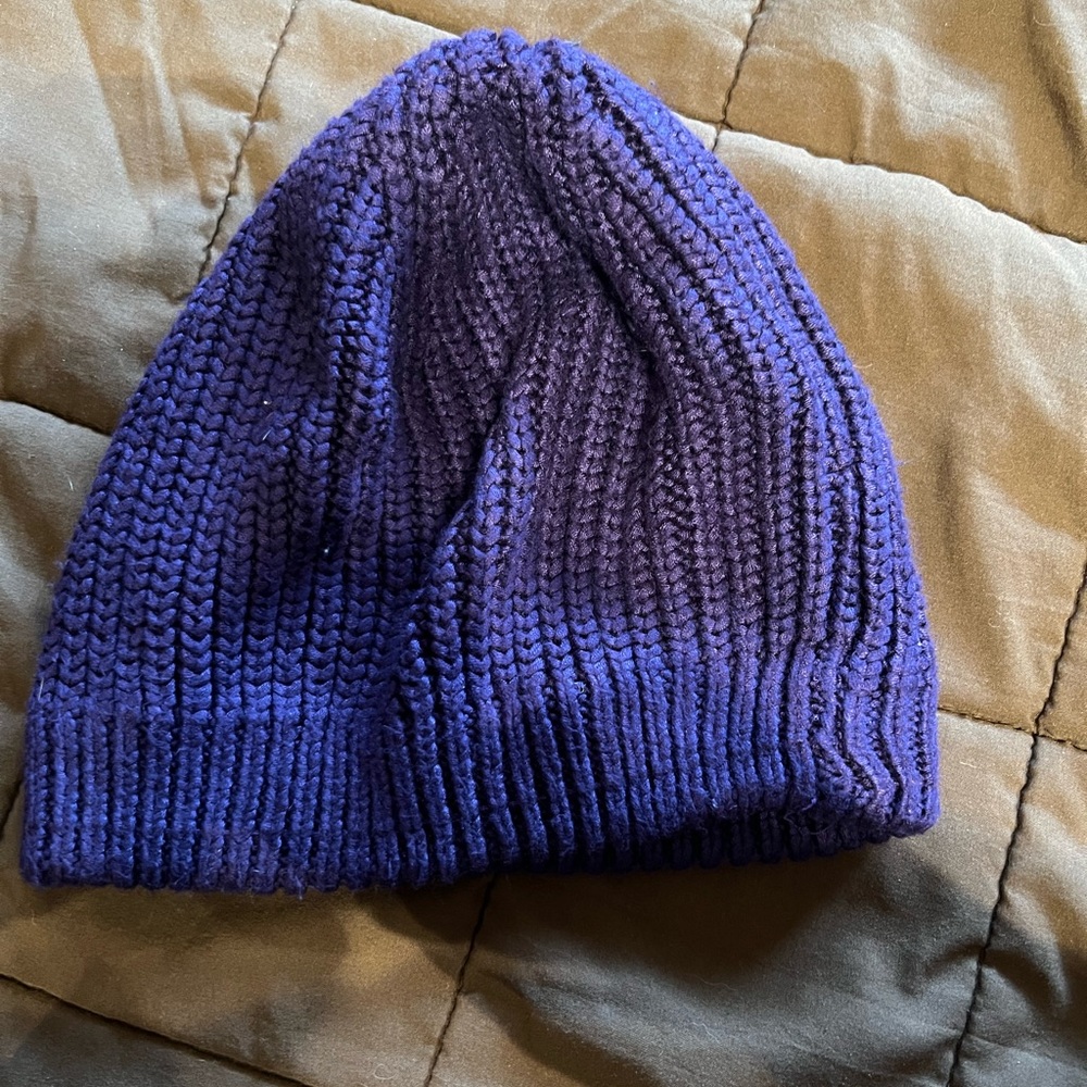 SIMPLY VERA WOMENS PURPLE SLOUCH HAT , gently used